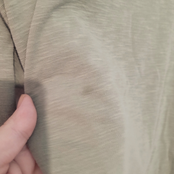 Ladies xl olive 🫒 green top Guc - Picture 6 of 6